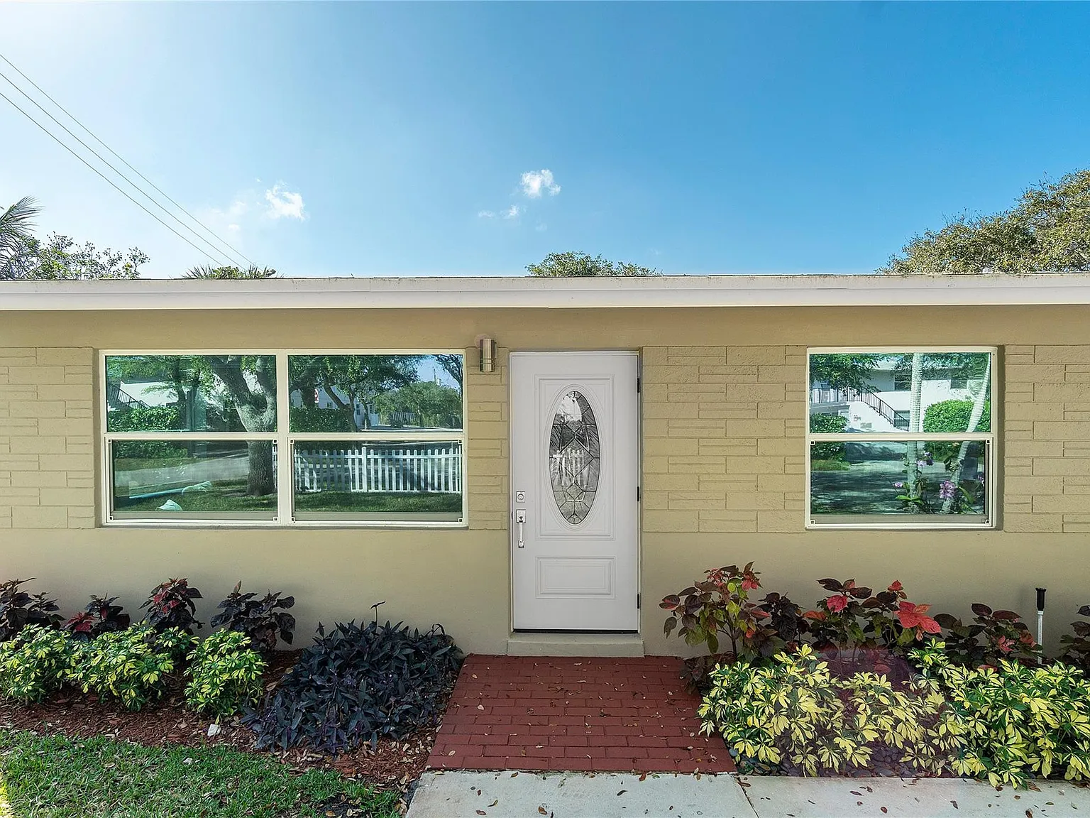 3 bed, 1.0 bath, 986 sqft, $3,300 — Photo 4