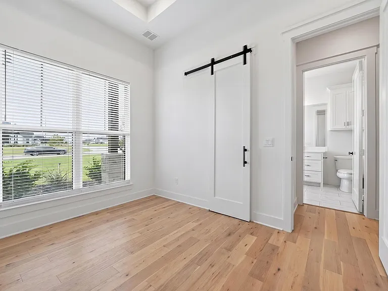 4761 Sarah Dr — Photo 10