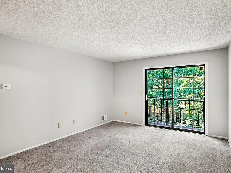 99 Sussex Pl — Photo 3