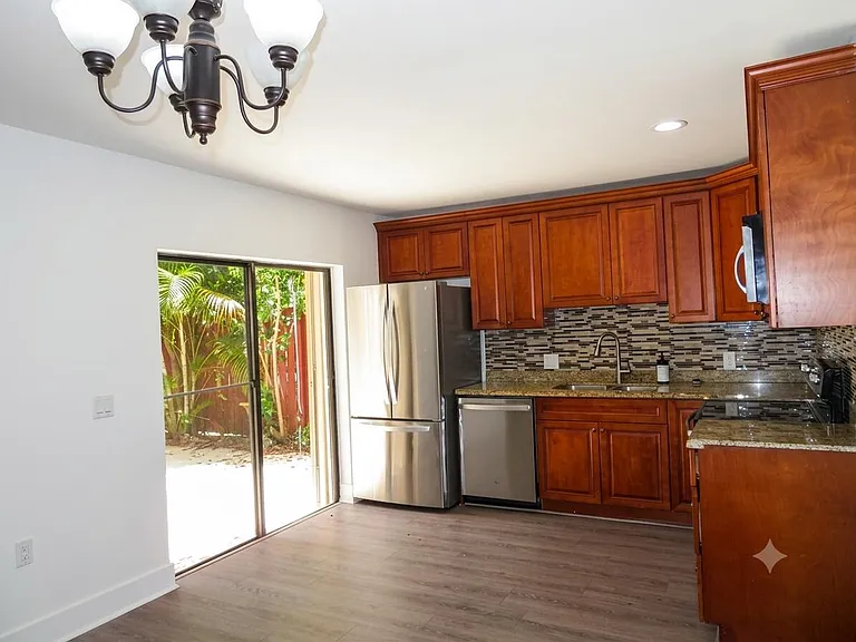 1700 Embassy Dr #708 — Photo 8