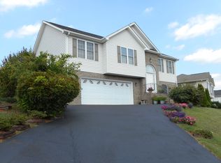 2535 Fountain Ln, Vinton, VA 24179