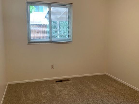 4th image of 1736 Clover Leaf Dr