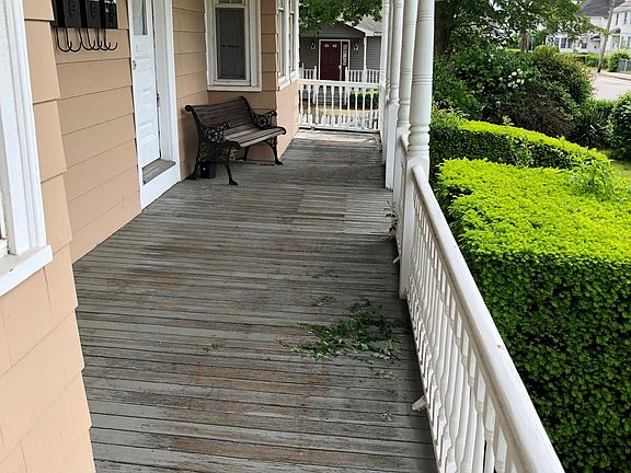 3rd image of 412 Waterman Ave