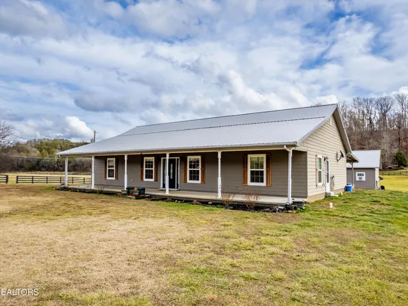 823 W Dumplin Valley Rd, Dandridge, TN 37725