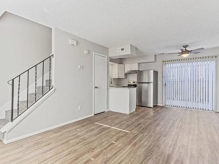 401 NW 24th St — Photo 17
