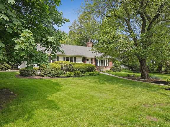 SUNLIT WELCOMING RANCH ON LENOX ROAD. BLOCKS TO DOWNTOWN AND TRAIN! LINCOLN HUBBARD GRAMMAR SCHOOL DISTRICT. HAVE IT ALL! SPACIOUS LIVING ROOM, DINING ROOM, EAT IN KITCHEN AND DEN WITH RADIANT HEATED FLOORS. FOUR BEDROOMS, TWO FULL BATHS. TWO CAR GARAGE.