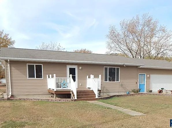 208 5th St, Hudson, SD 57034