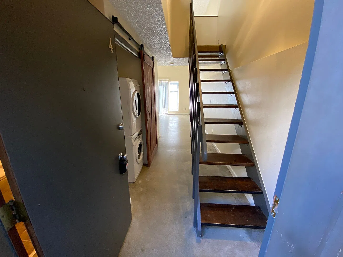 Hoven Apartments — Photo 2