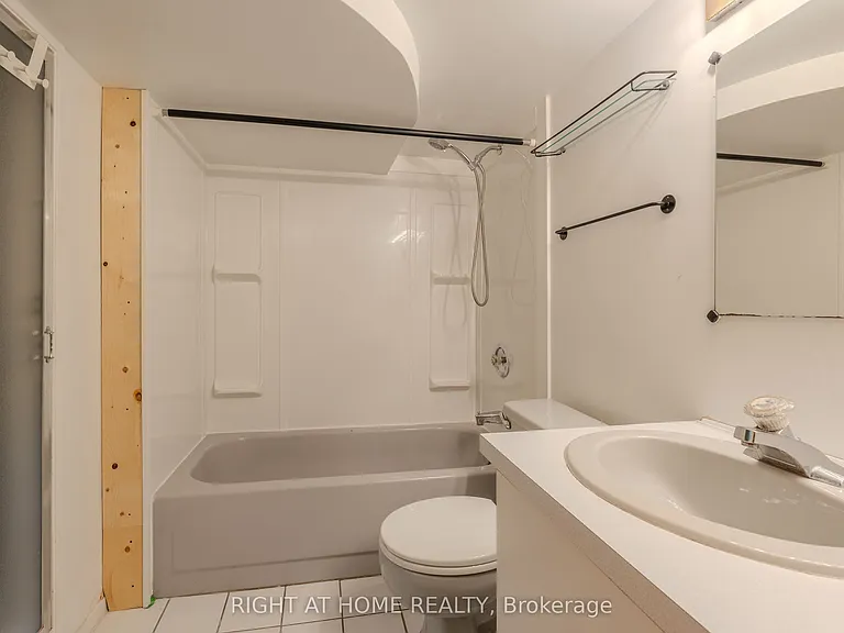426 Seaton Dr — Photo 13