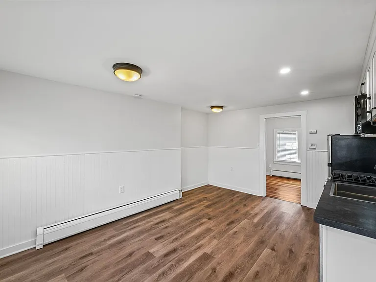 35 Saratoga Ave — Photo 6