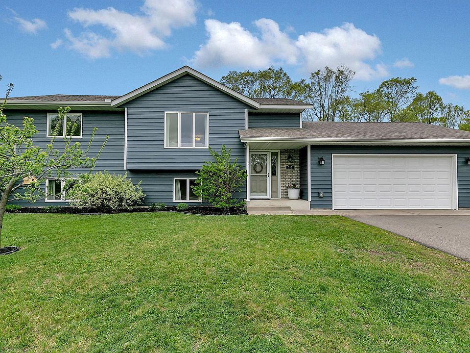 1st image of 913 5th Ave E