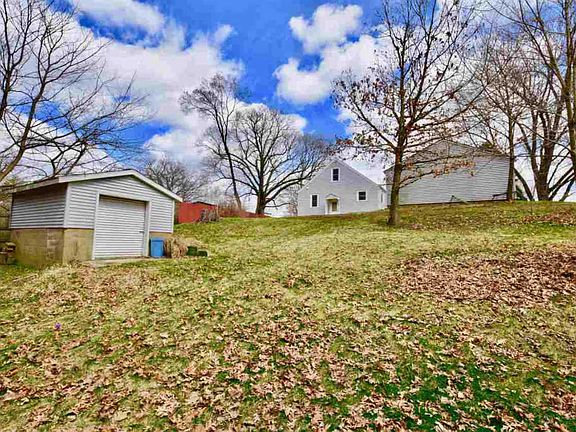 4th image of 1291 N Woodland Ln