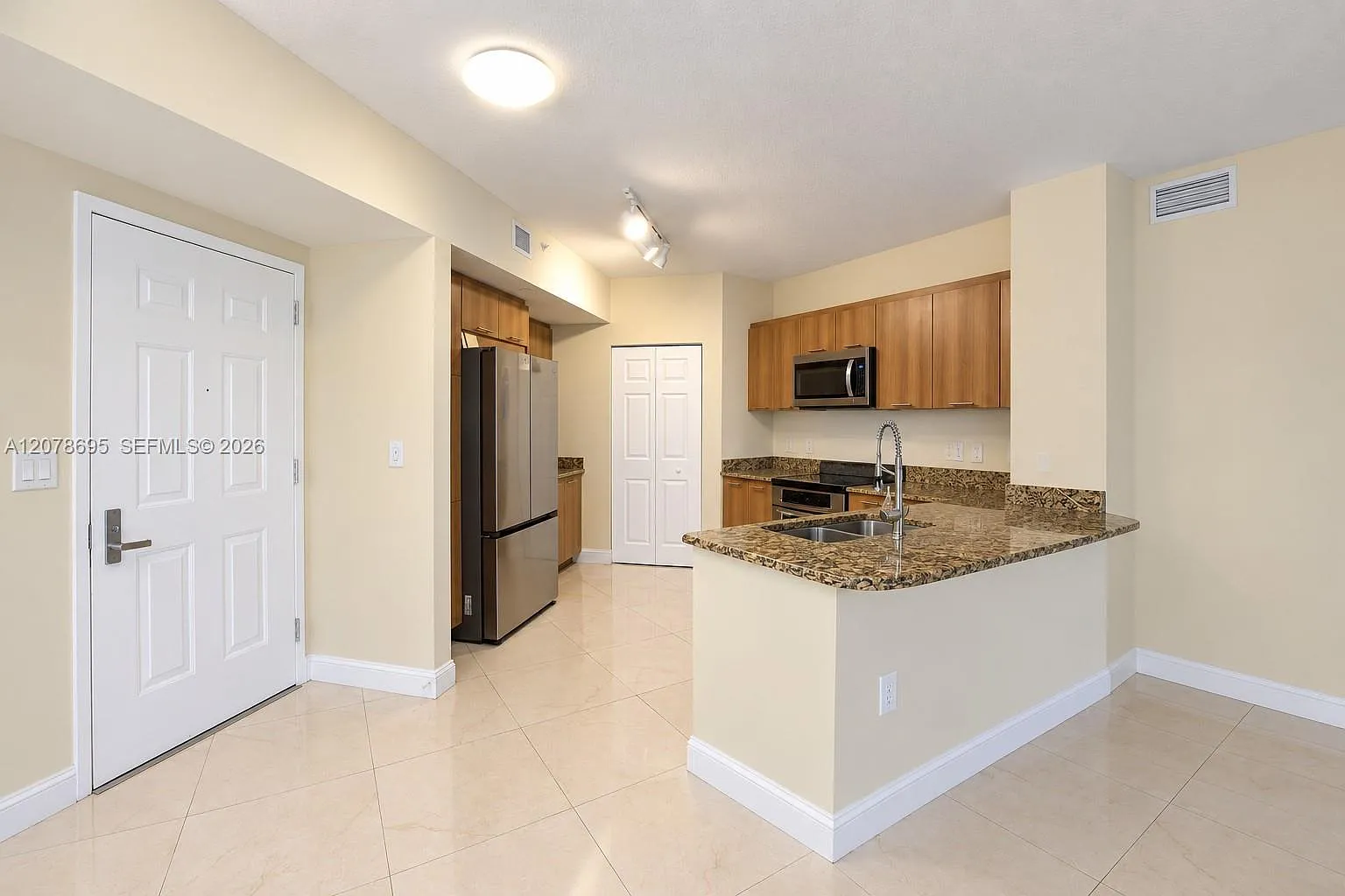 Veranda Condo — Photo 1