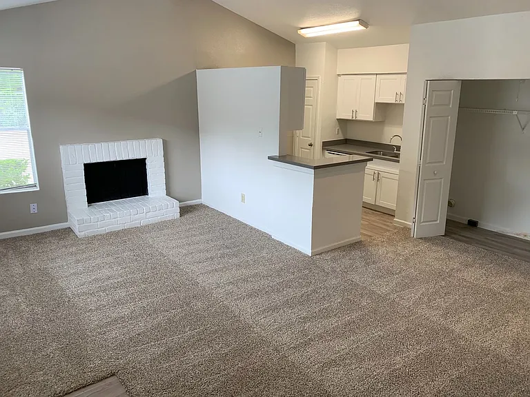Emerald Cove Apartments — Photo 146