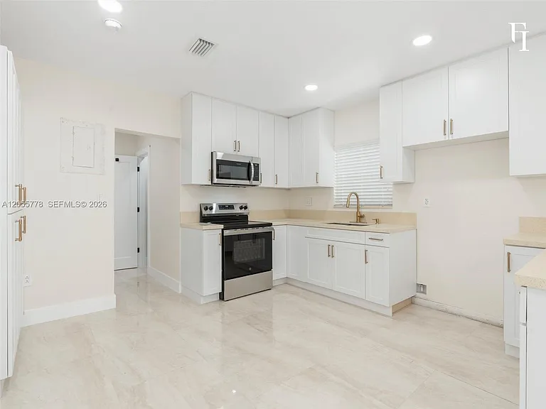 3228 NW 11th Ave — Photo 11