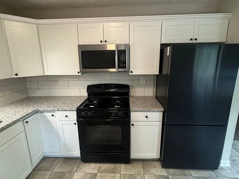 370-372 Booth Cir SW #370-372 — Photo 4