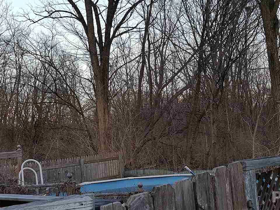2nd image of 604 Spring St