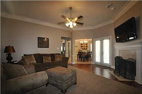 3rd image of 126 Windermere Cir