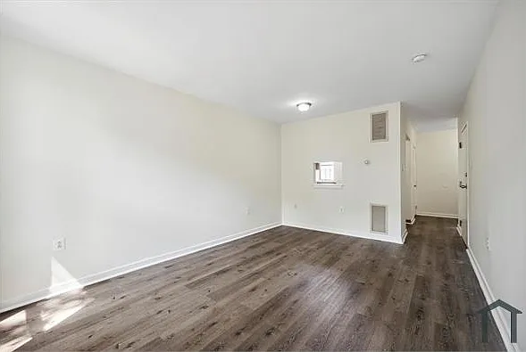 2 bed, 1000 sqft, $1,200 — Photo 3