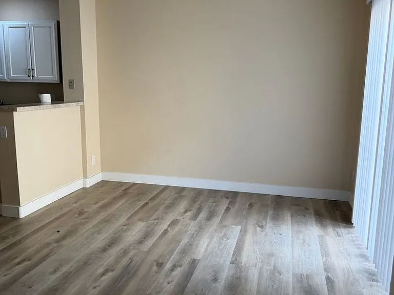 7621 Almeria Ave — Photo 5