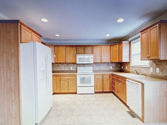 2nd image of 629 Greenfern Trl