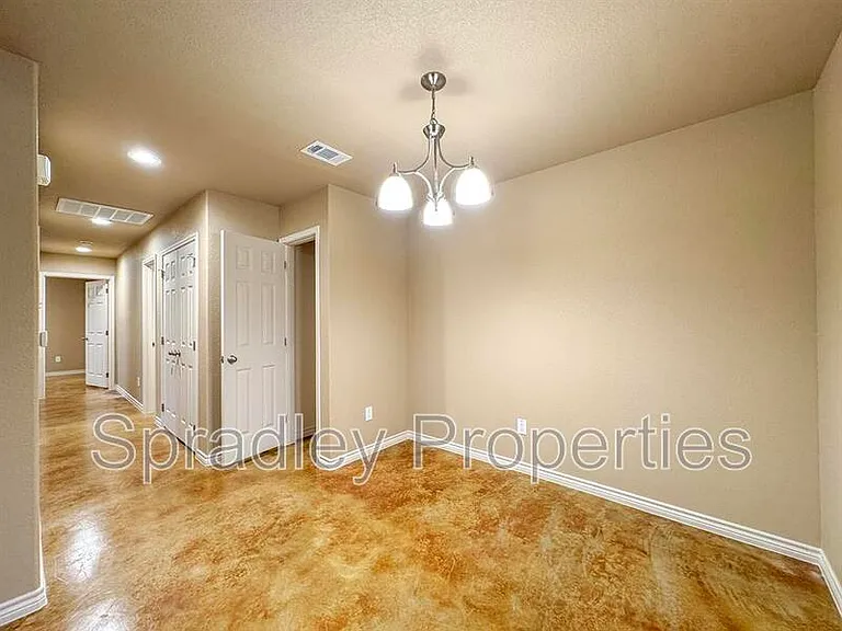 1047B Edwards Dr — Photo 6
