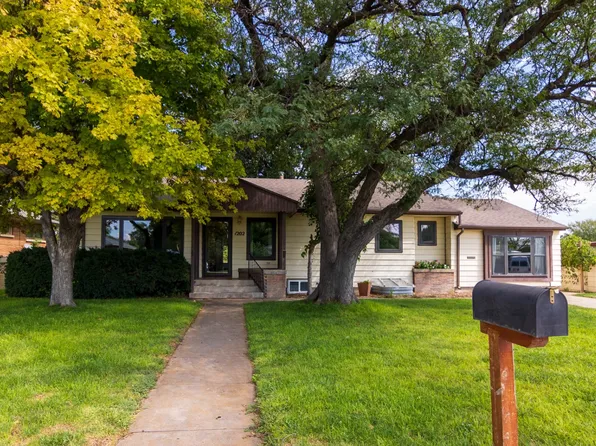 1202 College St, Scott City, KS 67871