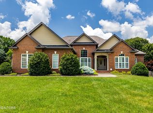 227 Pinecrest Cir, Maryville, TN 37803