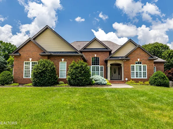 227 Pinecrest Cir, Maryville, TN 37803