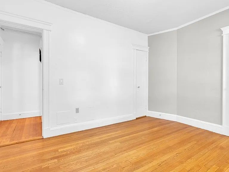 114-122 Riverway #122-8 — Photo 6