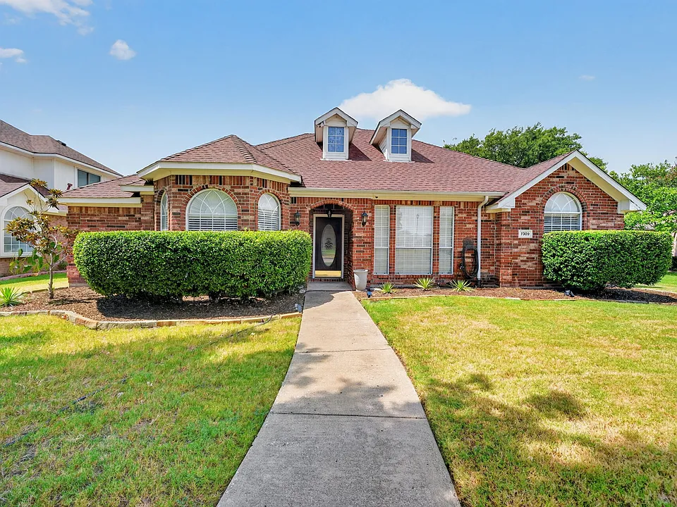 7309 Tremont Ave