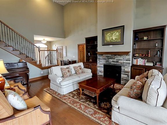 4th image of 428 Wynterhall Ln