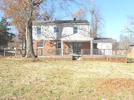 2nd image of 815 Evergreen St