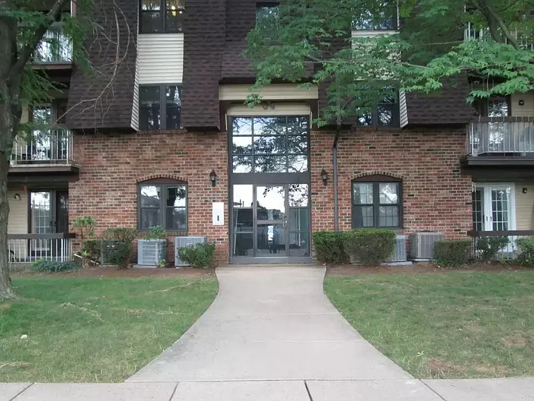 412 Green Hollow Dr — Photo 22