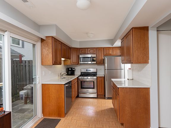 4th image of 1699 Queensbury Cir #5902