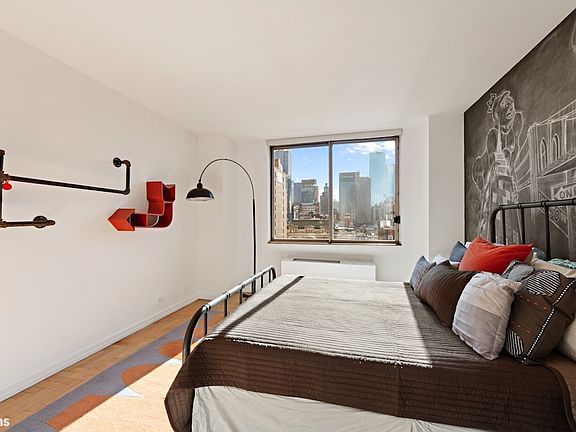 5th image of 350 W 50th St APT 10B