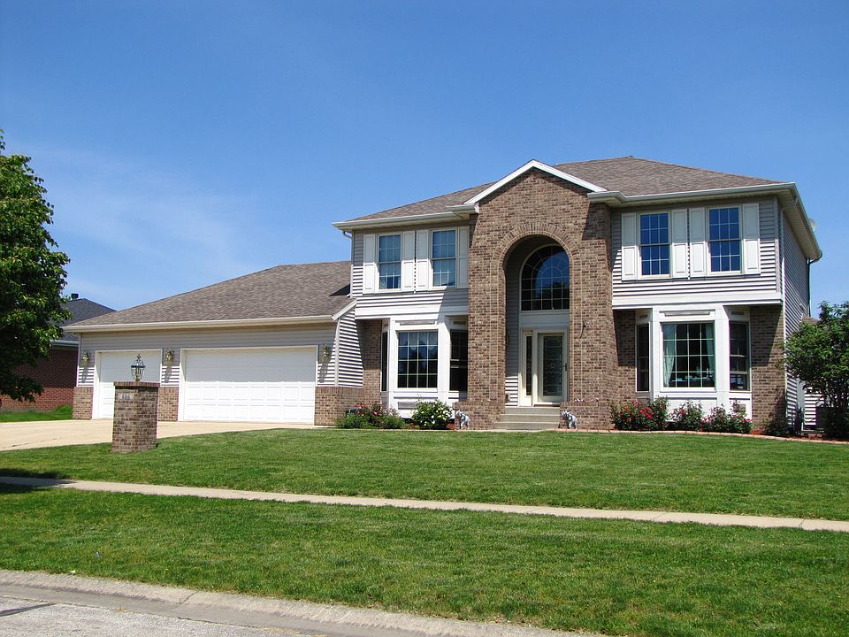 1st image of 806 Lakeshore Dr