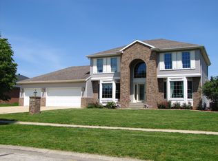 806 Lakeshore Dr, Tuscola, IL 61953