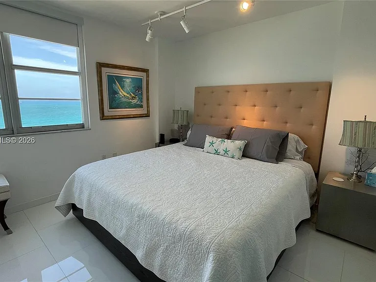5701 Collins Ave #1714 — Photo 4