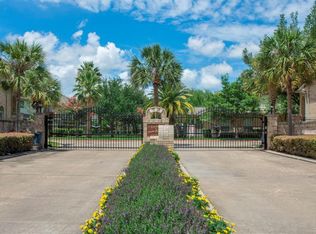 7511 S Linpar Ct, Houston, TX 77040