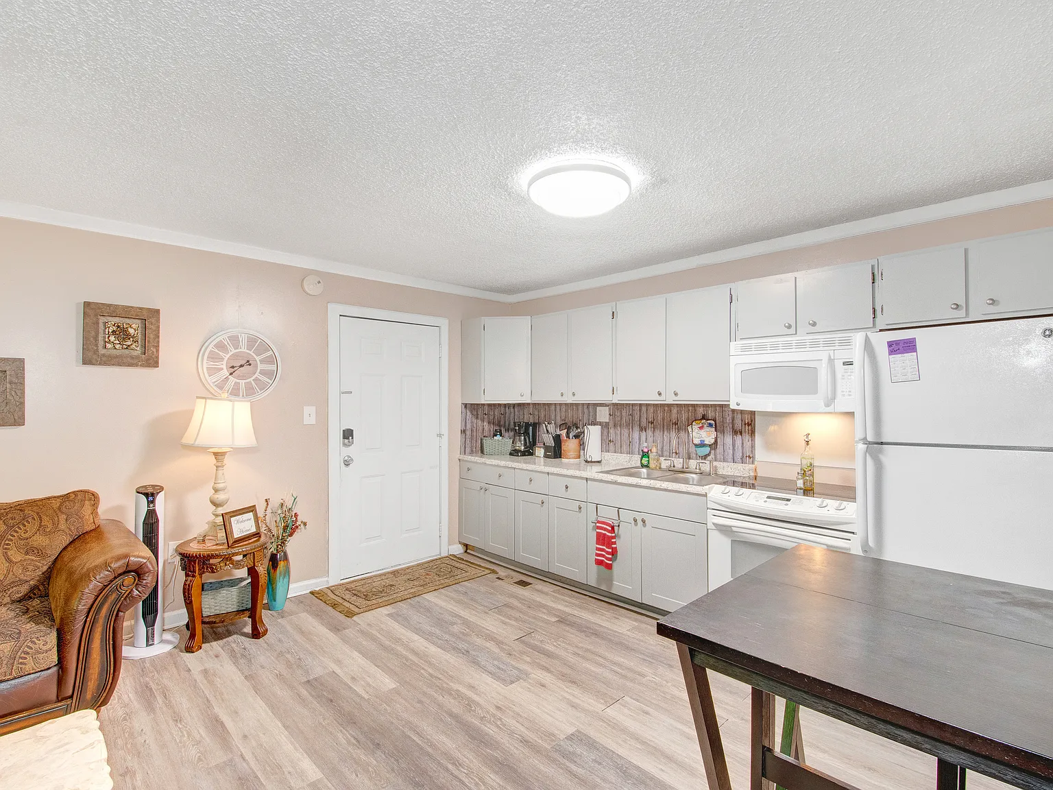 1 bed, 900 sqft, $1,750 — Photo 1