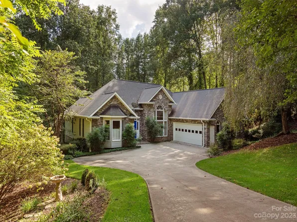 81 Squirrel Trl, Hendersonville, NC 28791