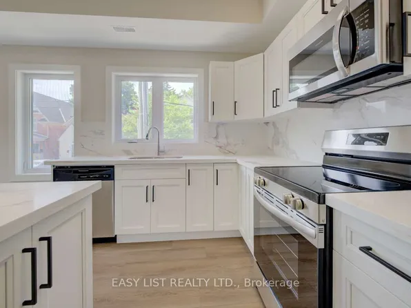 17 Peter St #4, Kitchener, ON N2G 3J5