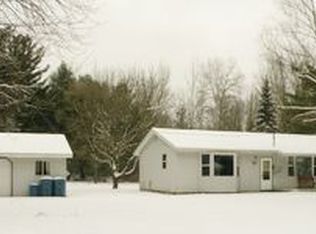 92 W Beamish Rd, Sanford, MI 48657