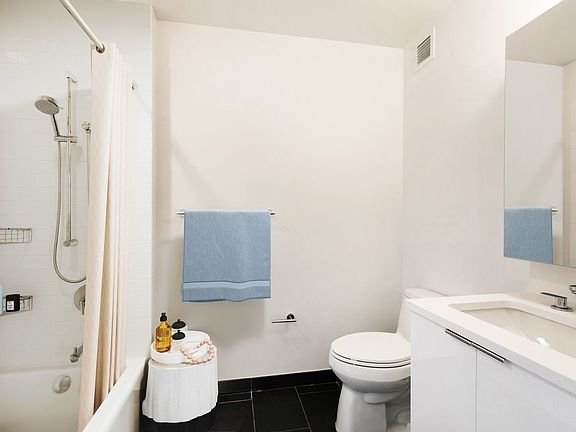 5th image of 45 Hoyt St APT 6L