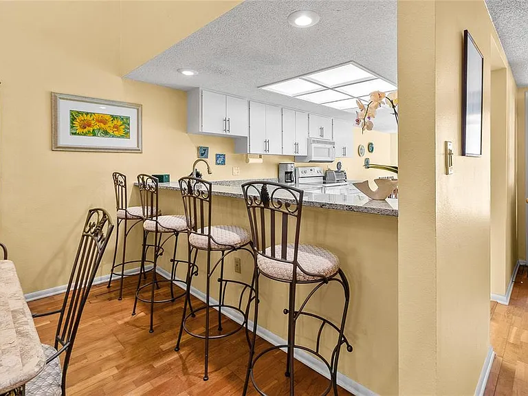 4660 La Jolla Dr — Photo 11