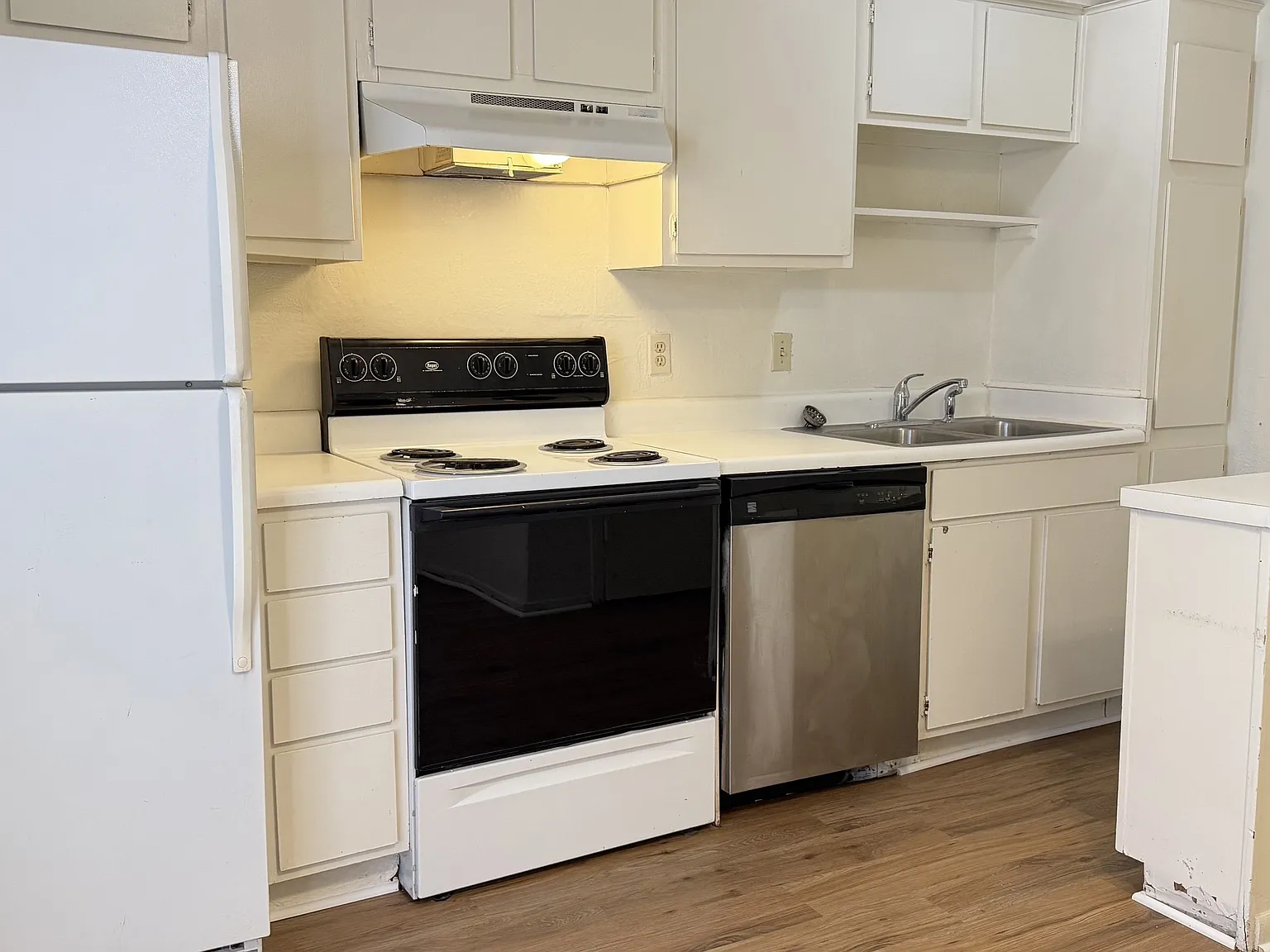 2 bed, 1.5 bath, 1420 sqft, $1,395 — Photo 3