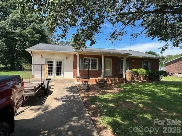 1616 Lazenby St #17, Newton, NC 28658