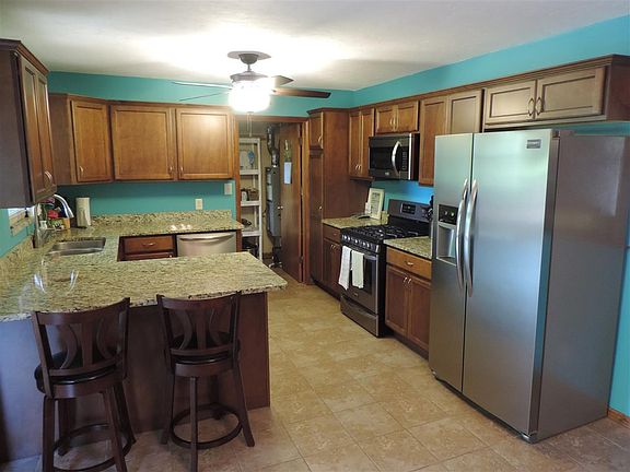 3rd image of 209 Briarwood