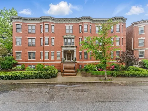 16 Garrison Rd APT 7, Brookline, MA 02445